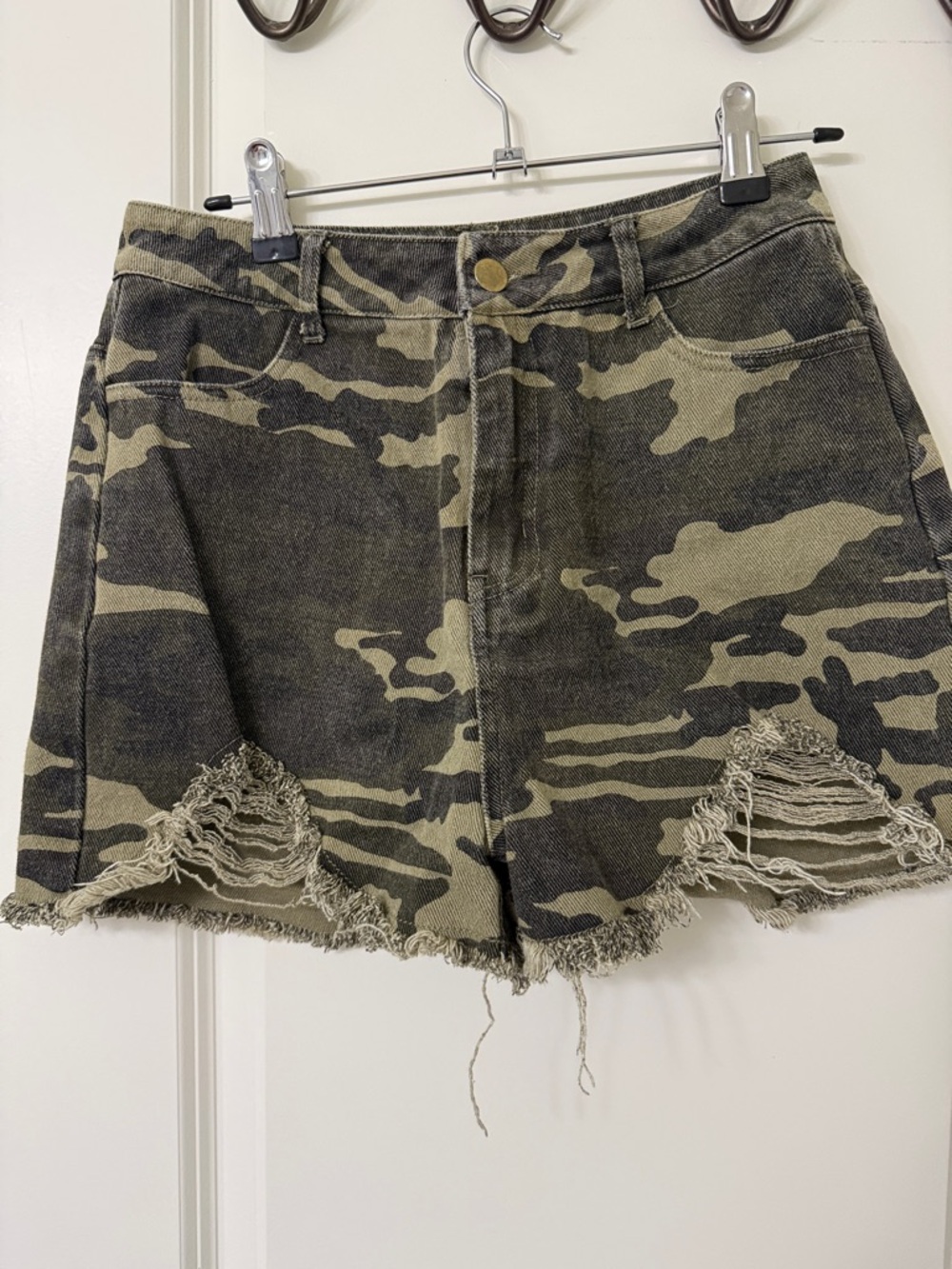 Lizard Thicket Camo Distressed Frayed Jean Shorts - Olive/Tan